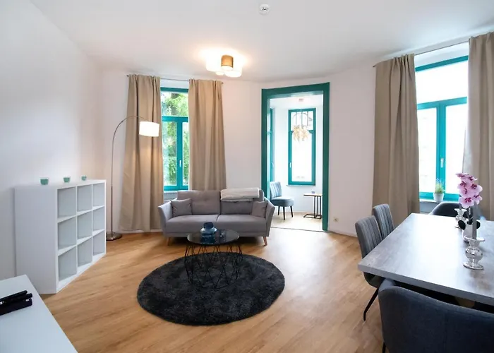 Halle - Zentral - Terrasse - Weber Grill *