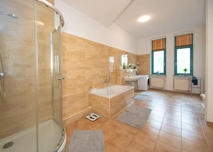 Halle - Zentral - Terrasse - Weber Grill